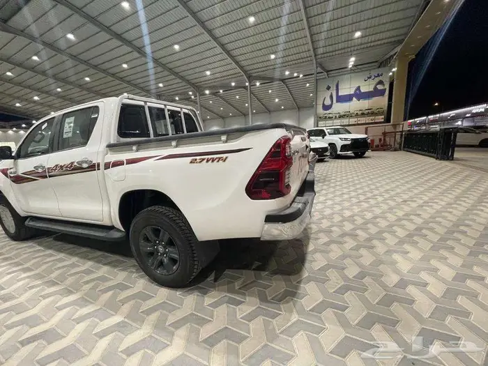 هايلوكس S- GLX بريمي بنزين 2.7 فل كامل 2025 6