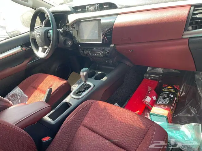 هايلوكس S- GLX بريمي بنزين 2.7 فل كامل 2025 9