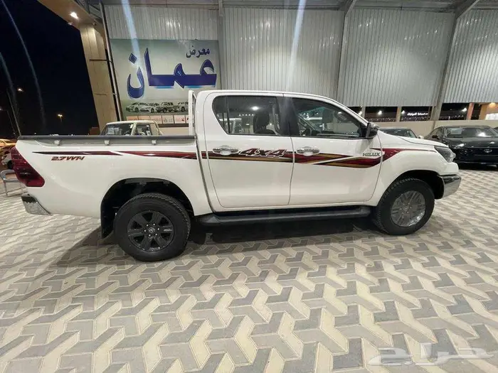 هايلوكس S- GLX بريمي بنزين 2.7 فل كامل 2025 4