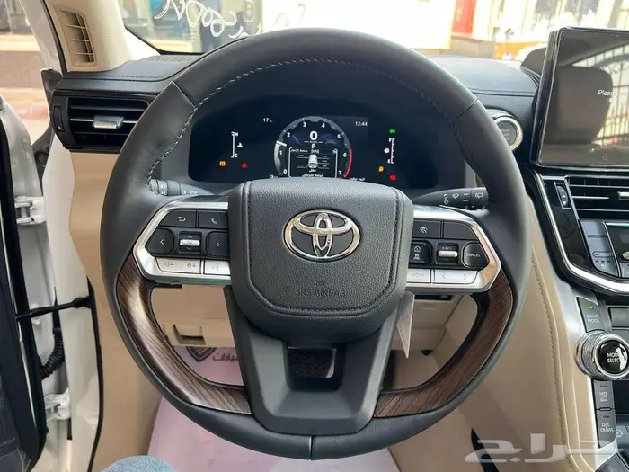 لاندكروزر GXR4 بنزين 2025 7