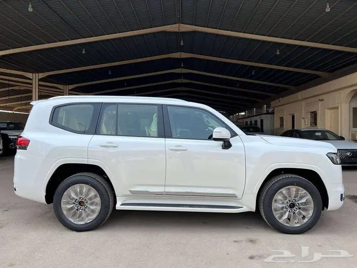 لاندكروزر GXR4 بنزين 2025 2