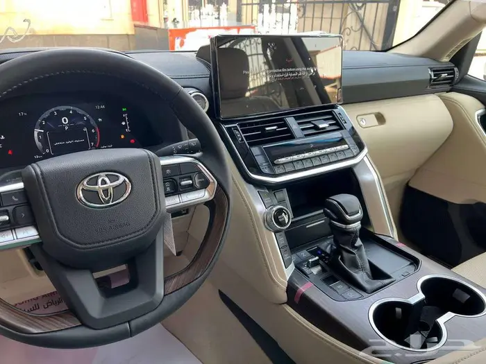 لاندكروزر GXR4 بنزين 2025 8