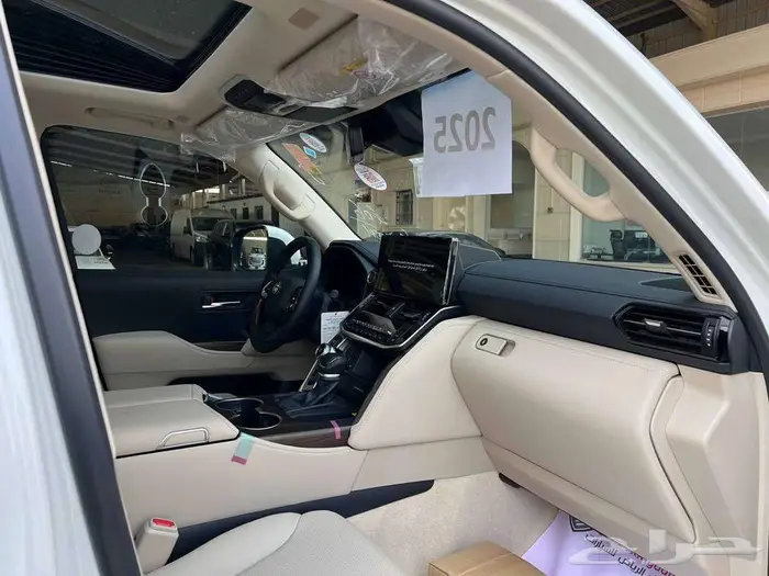 لاندكروزر GXR4 بنزين 2025 5