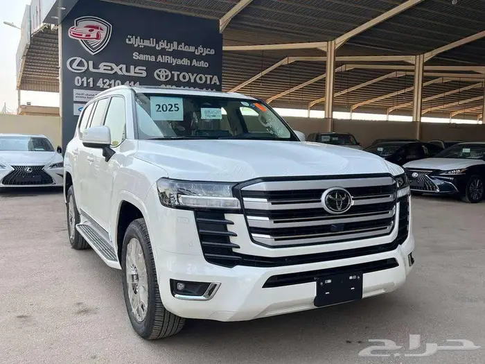 لاندكروزر GXR4 بنزين 2025 1