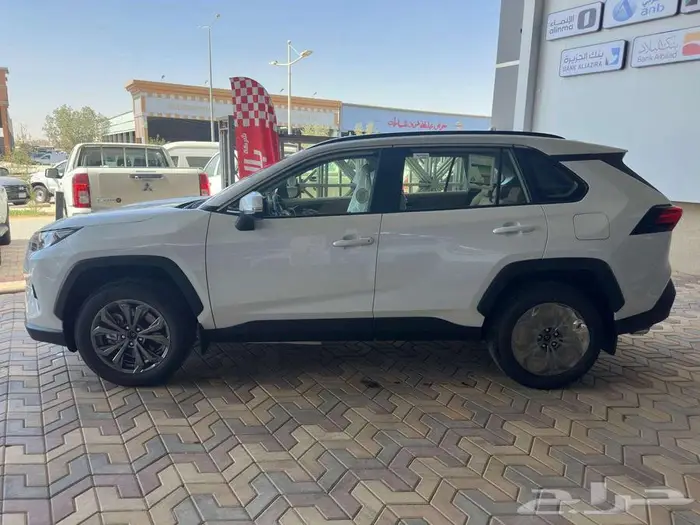 تويوتا راف فور XLE بصمه فتحه شنطه كهرباء 2025 5