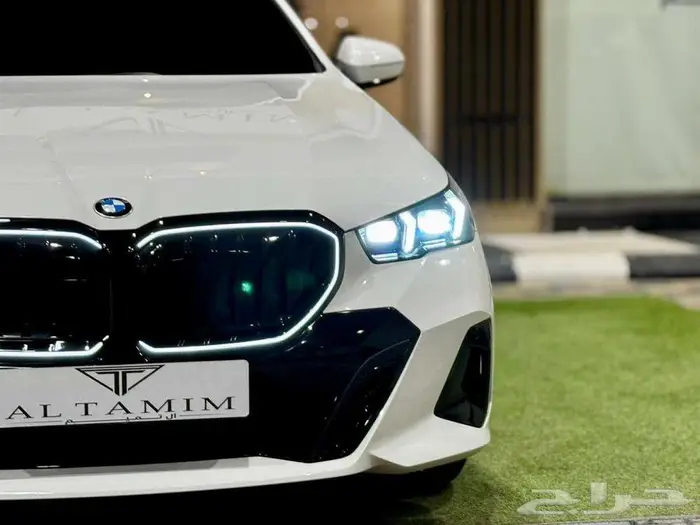 BMW 520 I M KIT 2024 (كاش - تمويل) 8