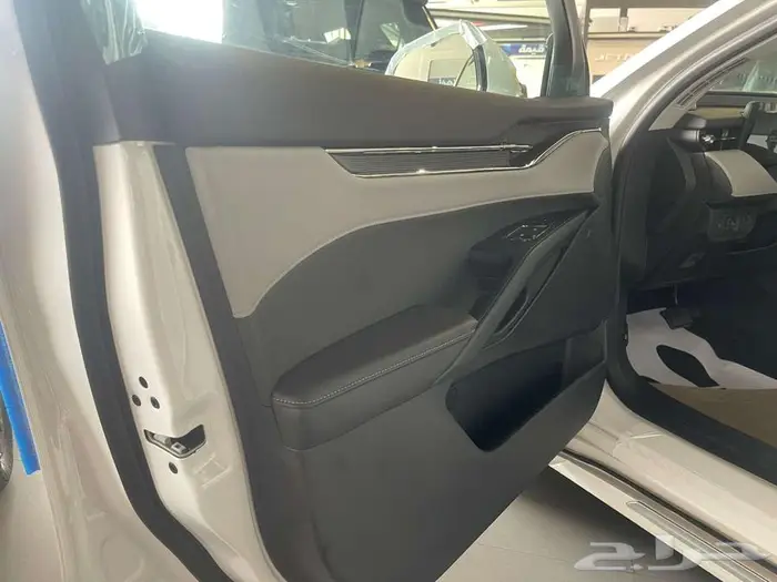 فورد تورس امبينتي 2025 مع صيانة مجاني 10