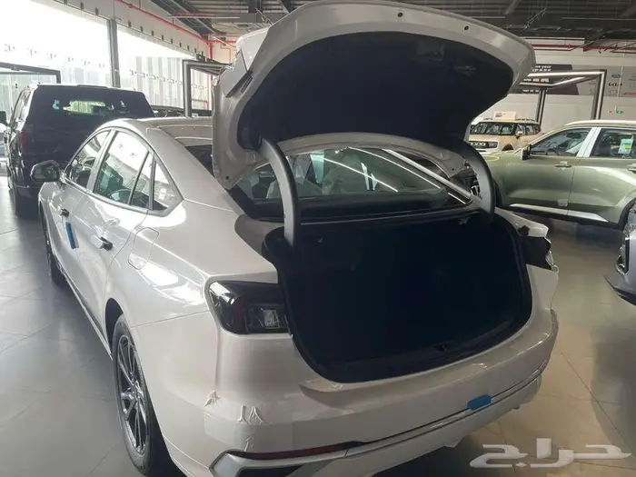 فورد تورس امبينتي 2025 مع صيانة مجاني 4