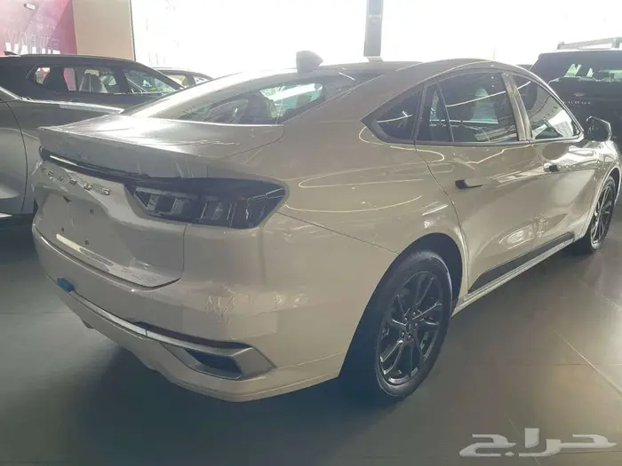 فورد تورس امبينتي 2025 مع صيانة مجاني 3