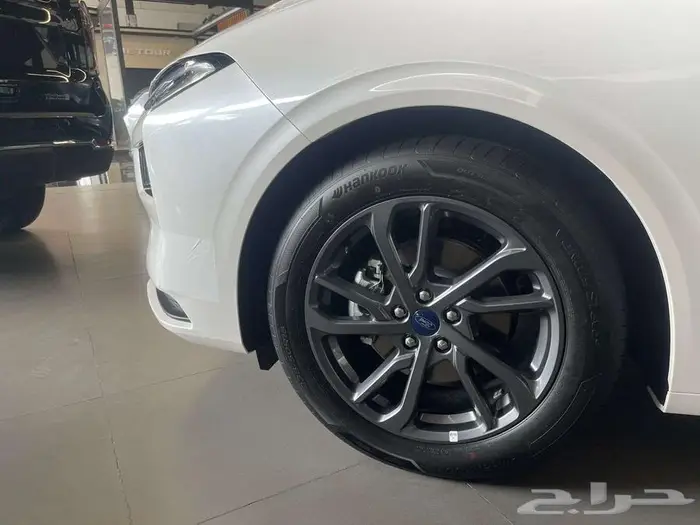 فورد تورس امبينتي 2025 مع صيانة مجاني 5