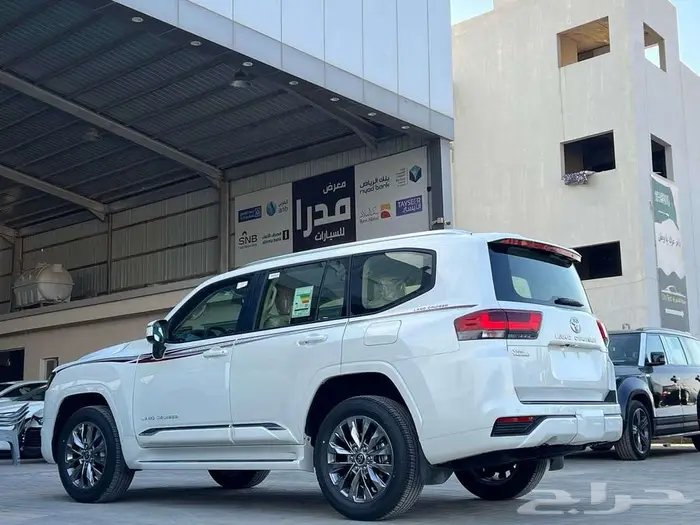لاندكروزر GXR L4 (بريمي) فل كامل ابواب شفط 2025 كاش واقساط 2