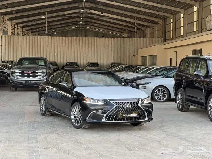 لكزس CC ES350 نص فل بروجكتور 2025 (بريمي) كاش واقساط 0