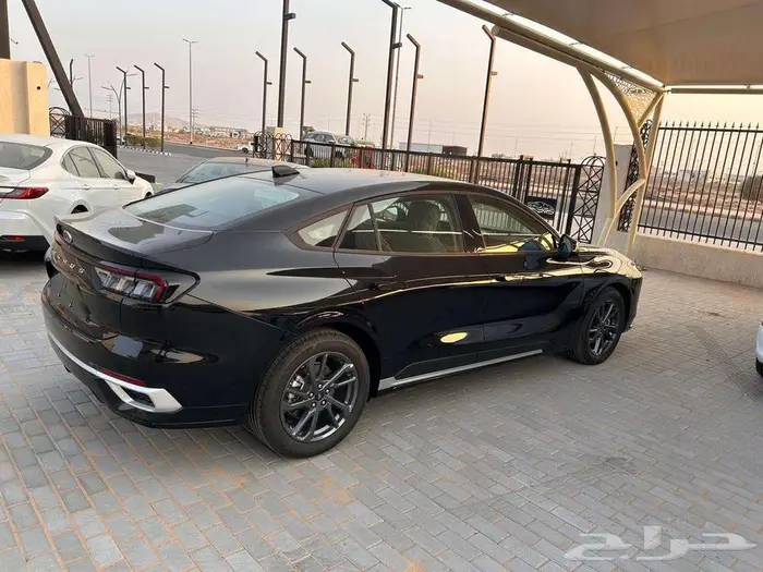 فورد تورس امبيانتي ستاندر 2026 3