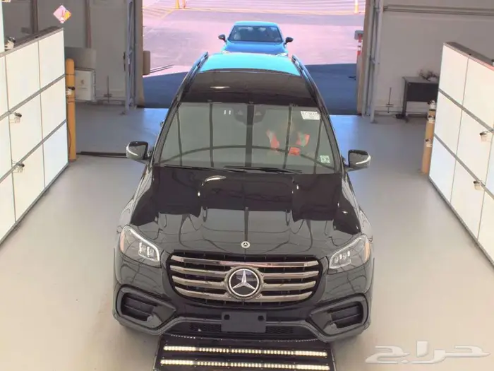 مرسيدس GLS450 2025 كراسي متصله عرض فاخر 3