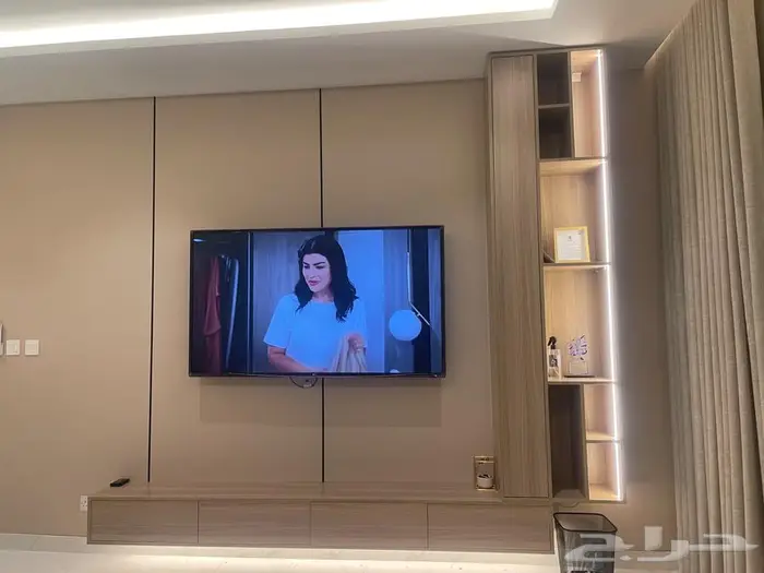 مكتبة تلفزيون معلقه العدد اثنتين 0