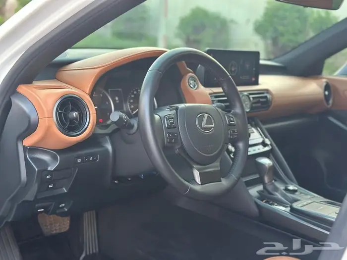 لكزس IS300 2024 شبه جديدة 12