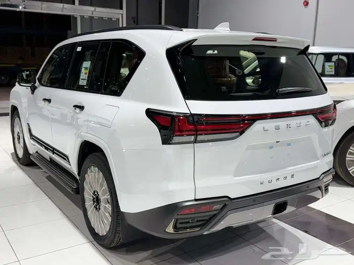 لكزس LX 600 بريمي VIP ابيض بلاك ادشن داخل - جملي 4