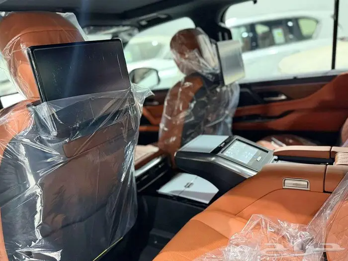 لكزس LX 600 بريمي VIP ابيض بلاك ادشن داخل - جملي 12