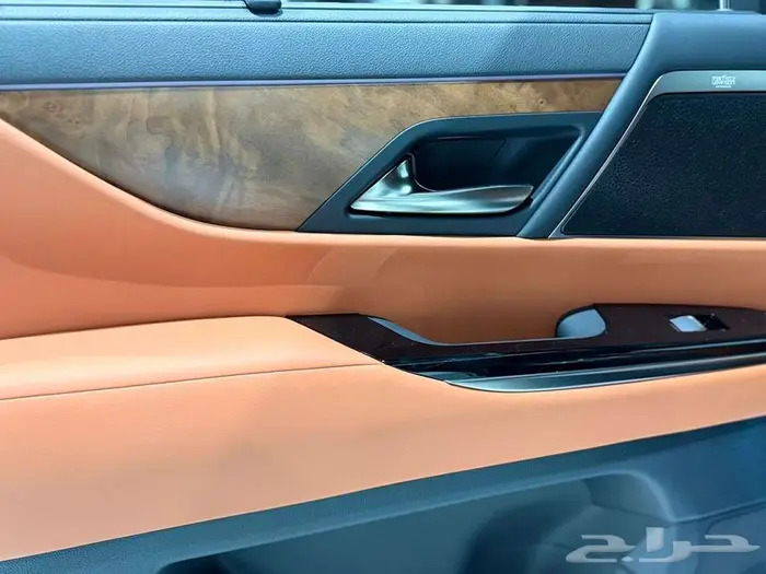 لكزس LX 600 بريمي VIP ابيض بلاك ادشن داخل - جملي 9