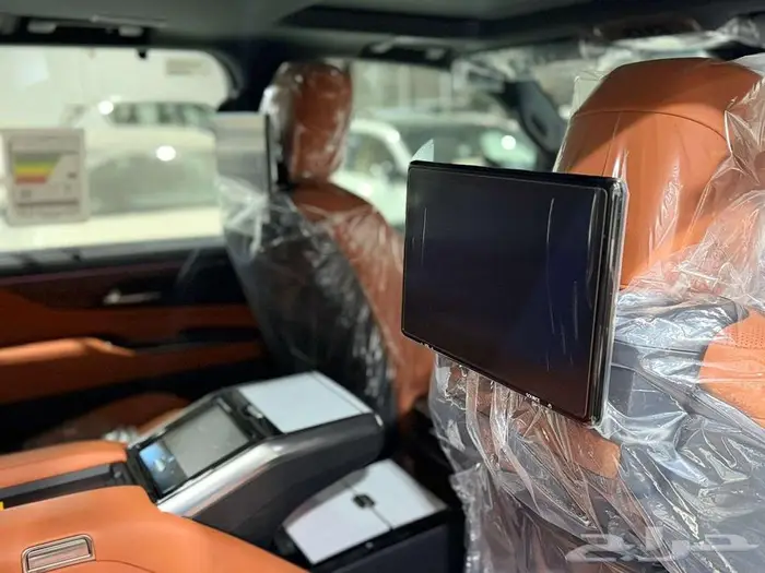 لكزس LX 600 بريمي VIP ابيض بلاك ادشن داخل - جملي 24