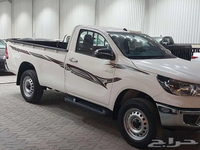 هايلوكس GLX -غمارة بنزين -دبل-2025 استلام فوري 3