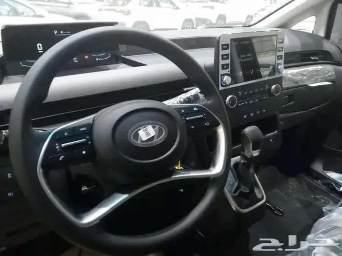 هيونداي ستاريا 9 راكب ديزل 2025 بسعر 115400 شامل الضريبه 8