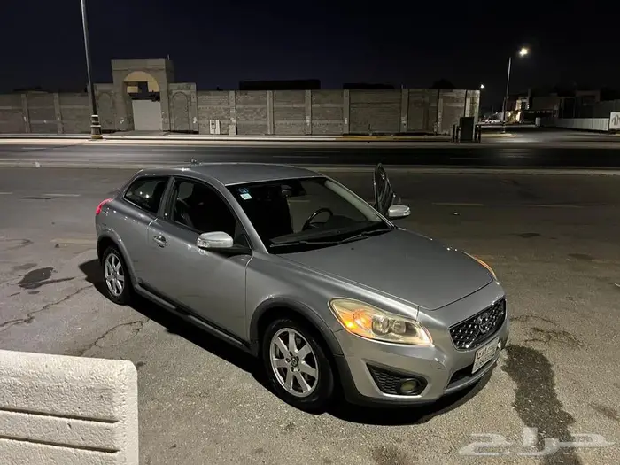 فولفو C30 قمة النظافة ممشى قليل جدا 14