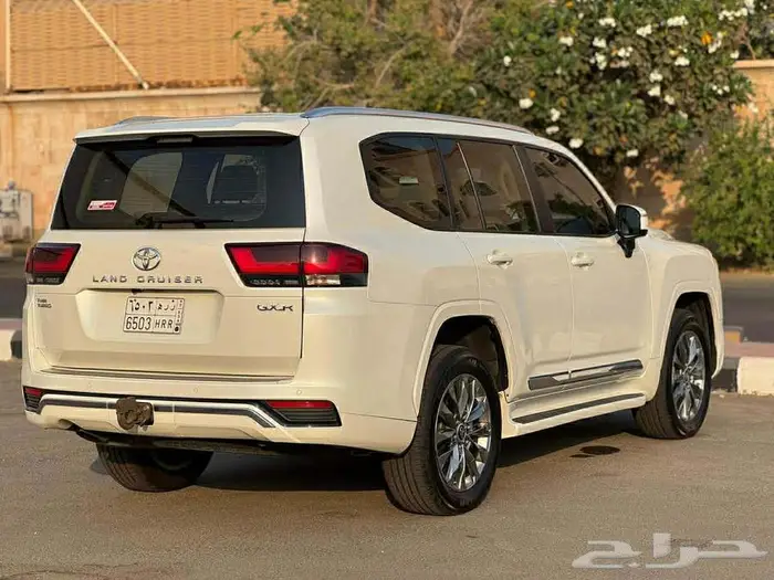 تويوتا لاند كروزر GRX3 2023 3