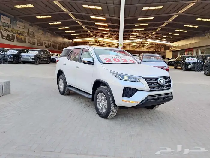 تويوتا فورتشنر GX2 بنزين بدون دبل موديل 2025 0