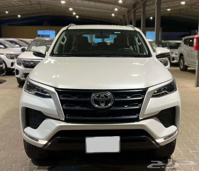 تويوتا فورتشنر موديل 2024 دبل 4 سلندر عداد 30 الف فقط 0