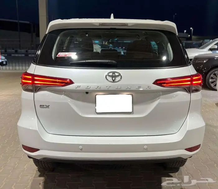 تويوتا فورتشنر موديل 2024 دبل 4 سلندر عداد 30 الف فقط 3