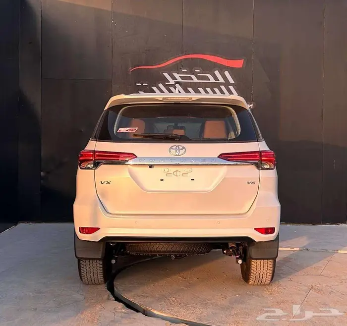 تويوتا فورتشنر VX1 بنزين 2025 لدى شركة عبدالمجيد الخضر 5