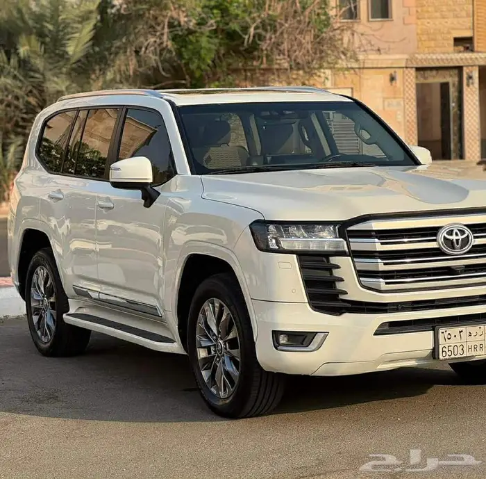 تويوتا لاند كروزر GRX3 2023 9