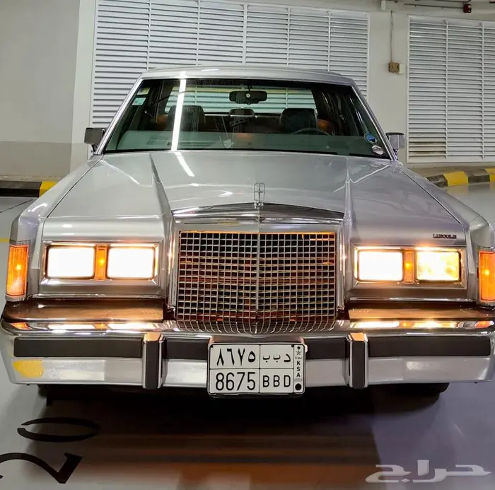 لنكولن تاون كار 1986 مخزن وكالة( مواصفات خاصة ) للبيع .إيجار 17