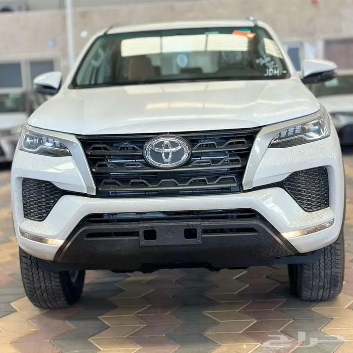 تويوتا فورتشنر بنزين 2025 0