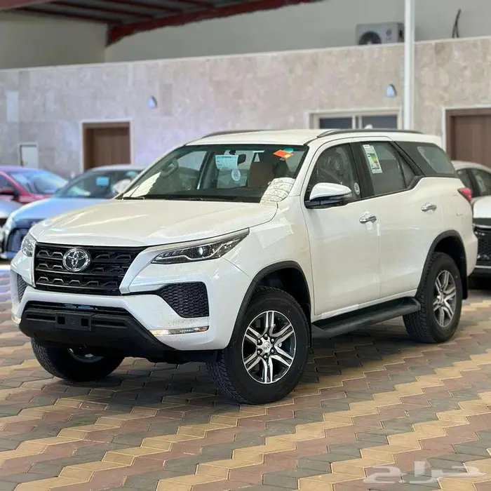 تويوتا فورتشنر بنزين 2025 1