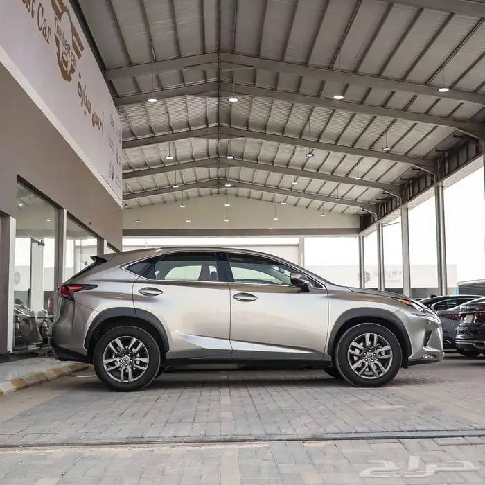 لكزس NX300 موديل 2019 3