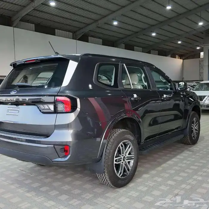 فورد ايفرست Xls بنزين دبل م2025 بأقوى الخصومات أسودورمادى 3