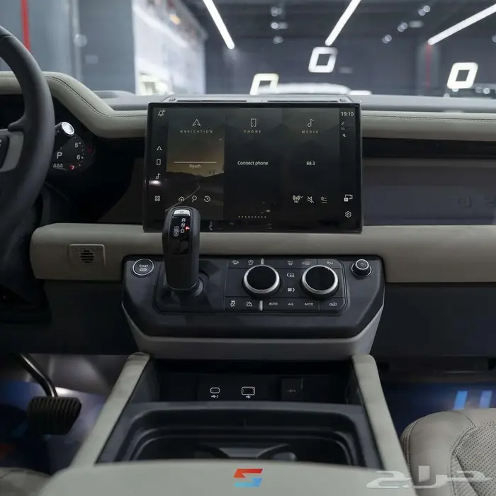 لاند روفر ديفندر SE 90 2024 14