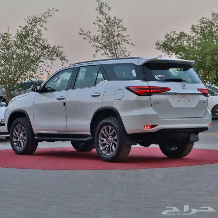فورتشنر VX2 رادار و بدون رادار 2.8 ديزل 2024 سعودي 6