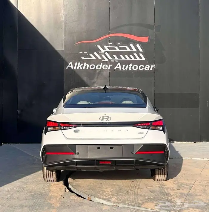 هيونداي النترا GL 2026 ابيض سقف اسود 3