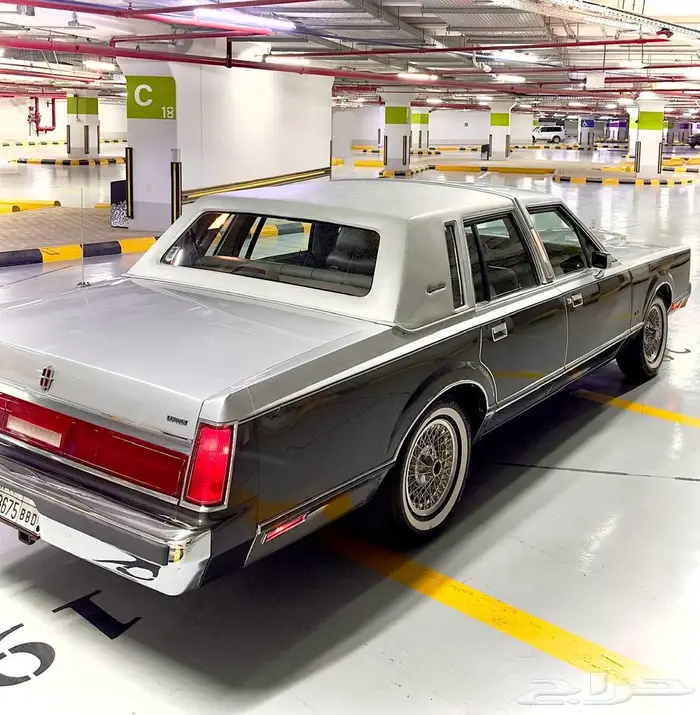 لنكولن تاون كار 1986 مخزن وكالة( مواصفات خاصة ) للبيع .إيجار 3