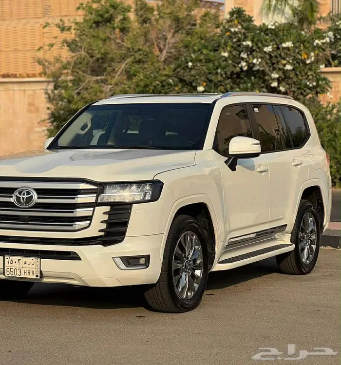 تويوتا لاند كروزر GRX3 2023 31