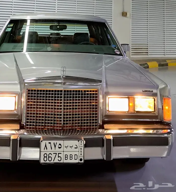 لنكولن تاون كار 1986 مخزن وكالة( مواصفات خاصة ) للبيع .إيجار 0