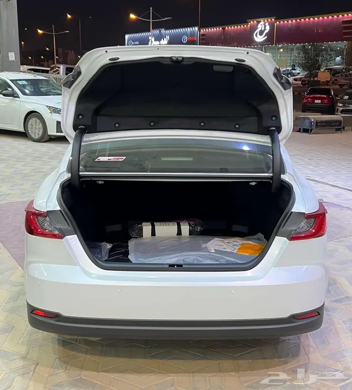 تويوتا كامري LE هايبرد 2025 اقل سعر اقساط او كاش 3