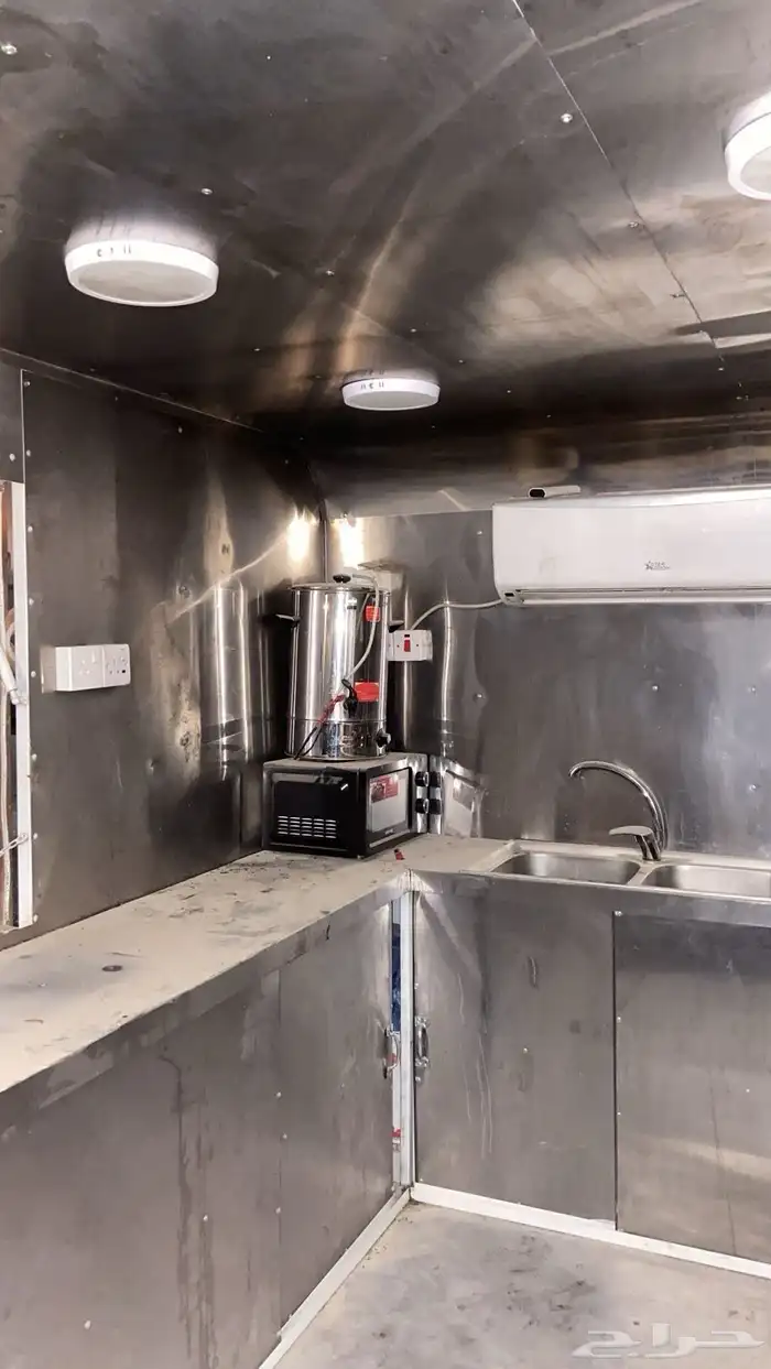 للبيع فود ترك 4 2 معه مكيف وماطور 0