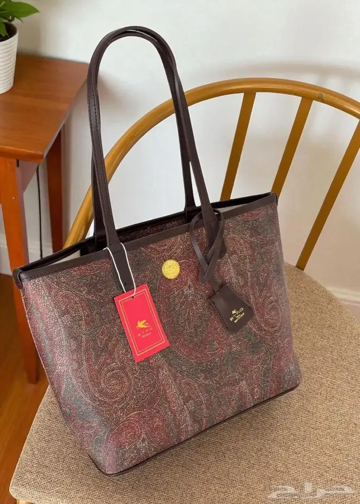 شنط درجه أولى جميع الماركات بأسعار مناسبه للدوامات وللجامعه 35