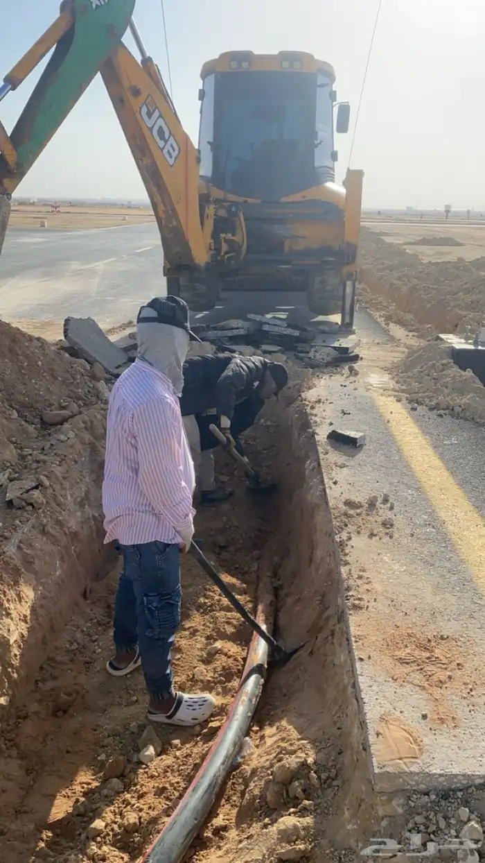 شيول حفار جي سي بي للابجار داخل الرياض 3