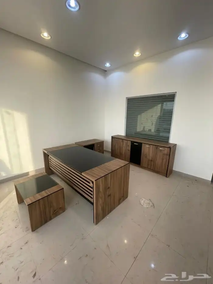 اثاث مكتب عقار استخدام سنه شبه جديد 0