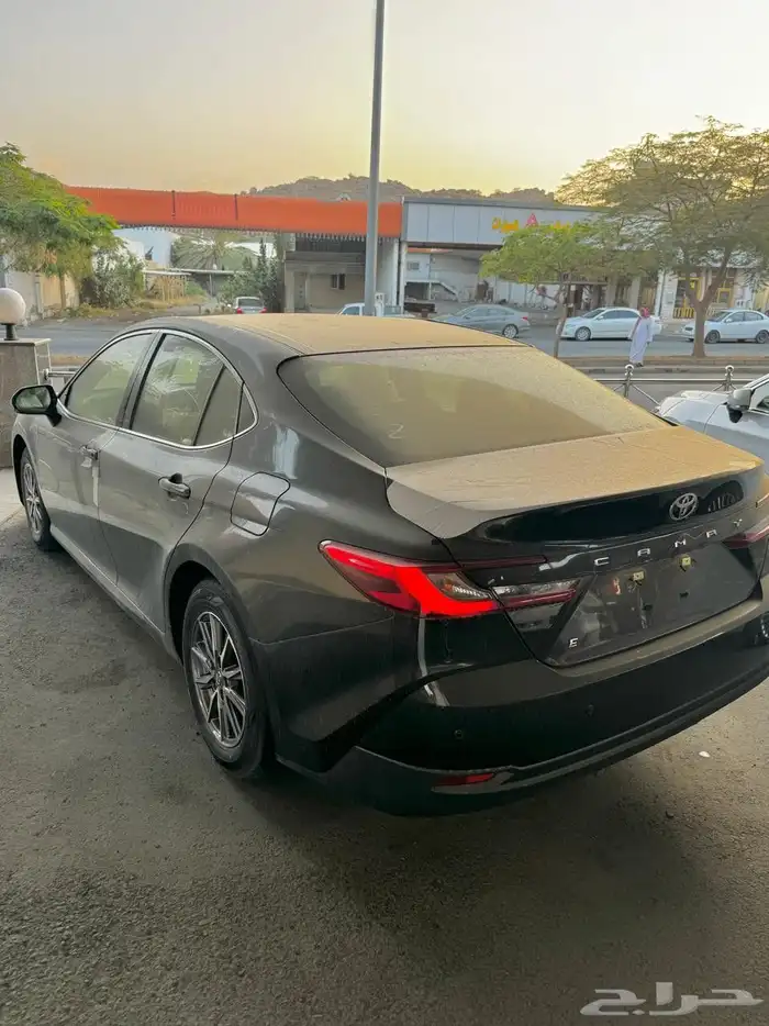 تويوتا كامري E 2025 اصفار 5